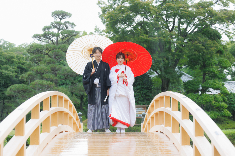 雨の中の日本庭園