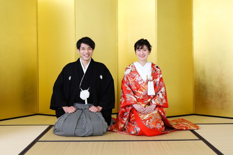 最初は金屏風から!