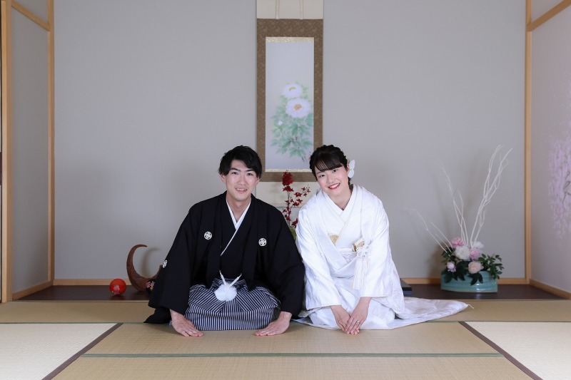 体を寄せて、可愛く