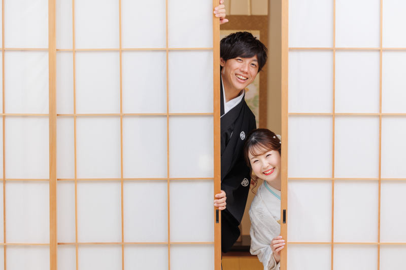 障子からひょっこり