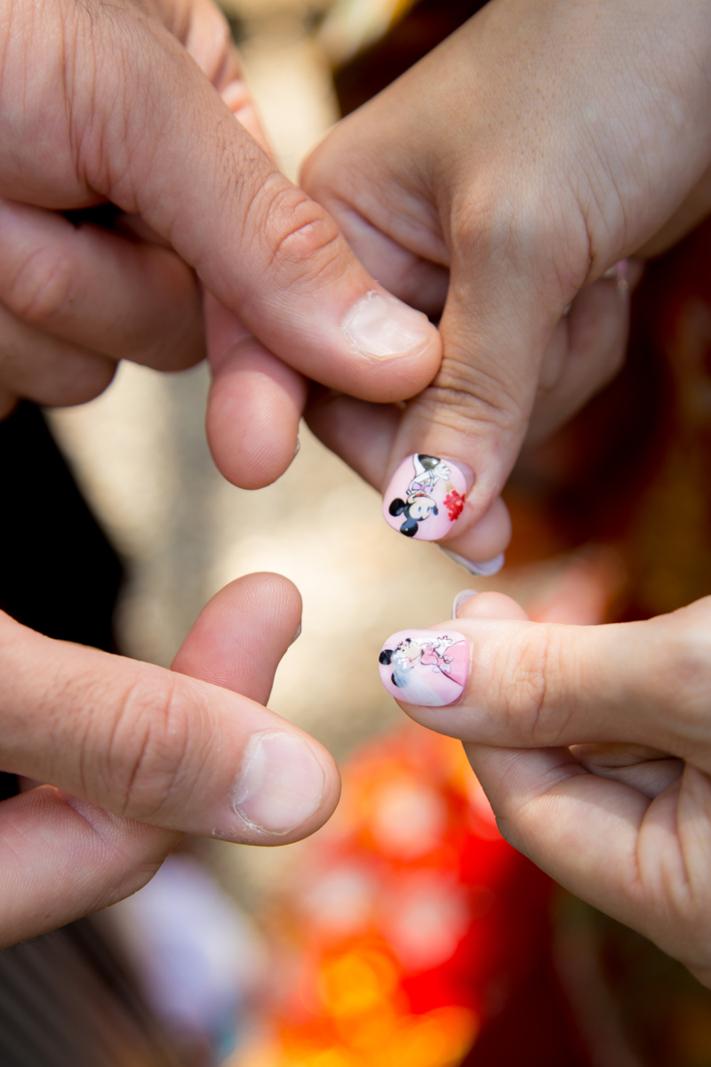 こだわりのネイルは♡ポーズで！