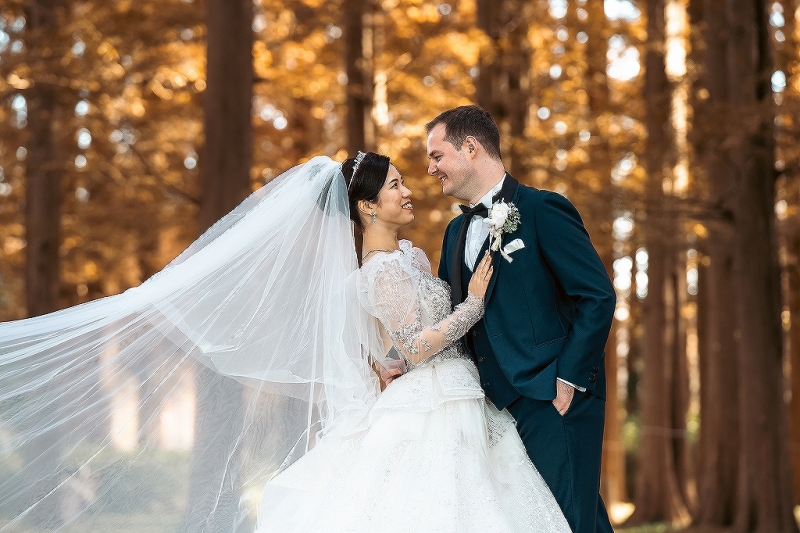 光とベールがドラマを生む!ロマンスフォト