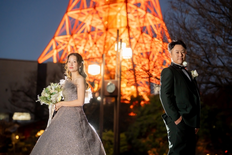 王道＆ドラマチック！夜の東京タワーを独り占めする洋装ロケーションフォト