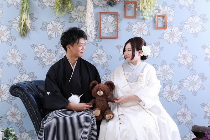 仲良く手をつなぎ