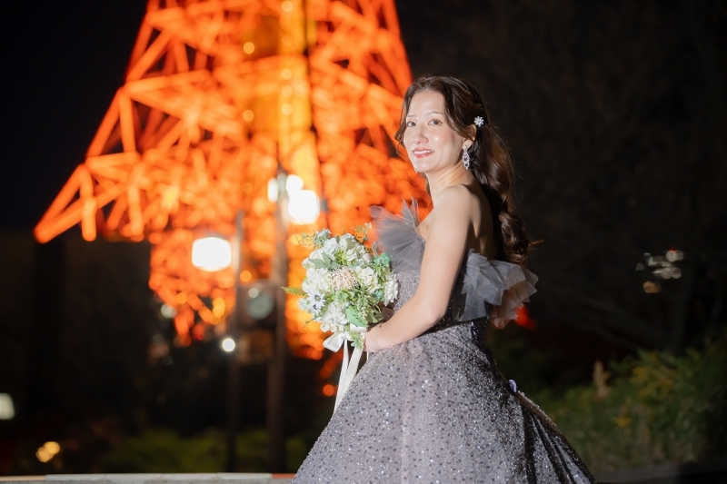 夜に咲く一輪の花と、新婦様ソロショット