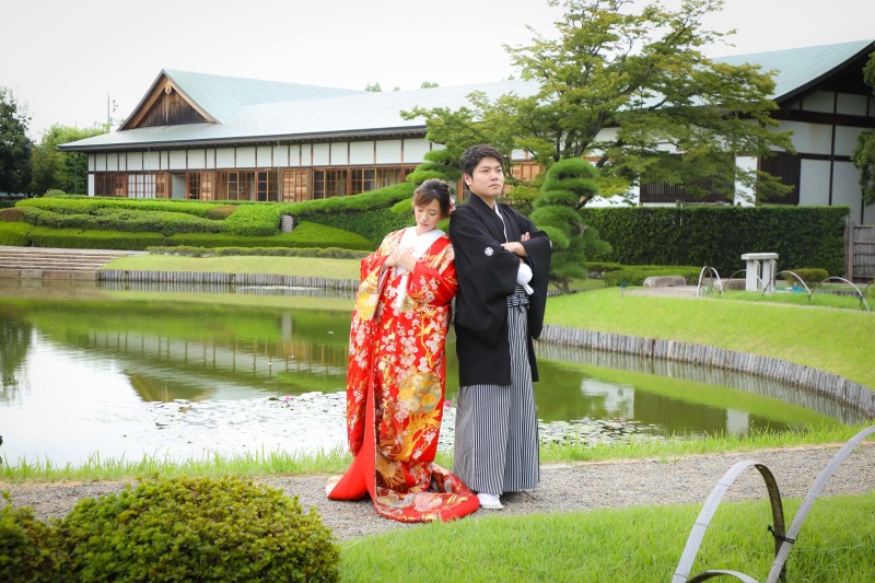 背中合わせで・・