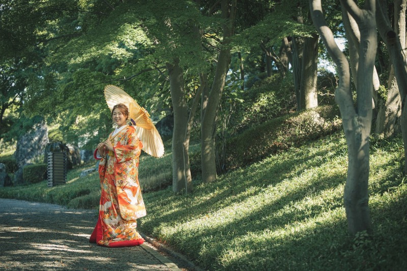 陽光に愛される、新婦様のソロショット