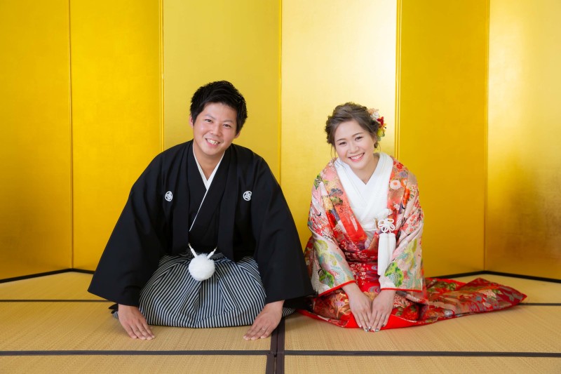 金屏風で寄り添いショット!