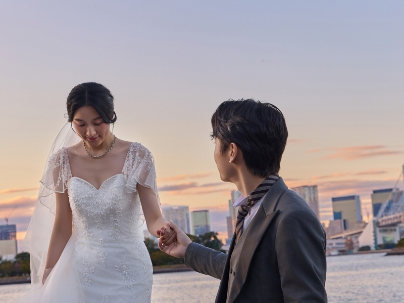 都会の光と、二人だけのやわらかな時間