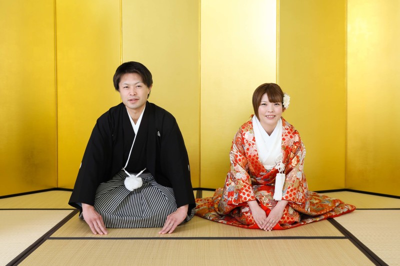 金屏風でご挨拶