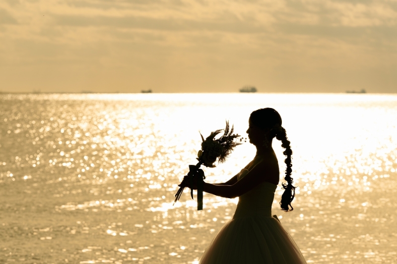 夕焼けのムードと、花嫁様の凛とした姿