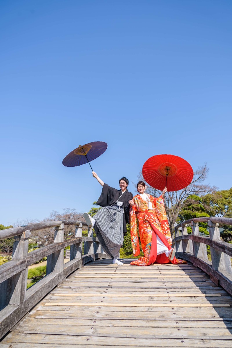 青空の下ではっちゃけポーズ！