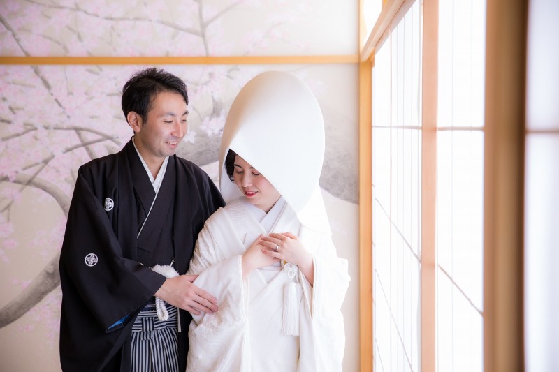 寄り添い合って