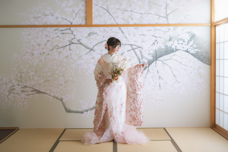 和と洋を合わせた華やかなお衣装