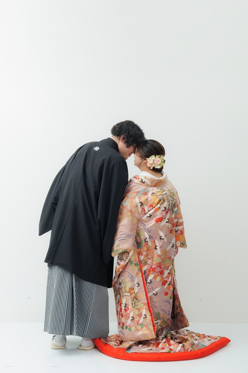 静かに寄り添う二人