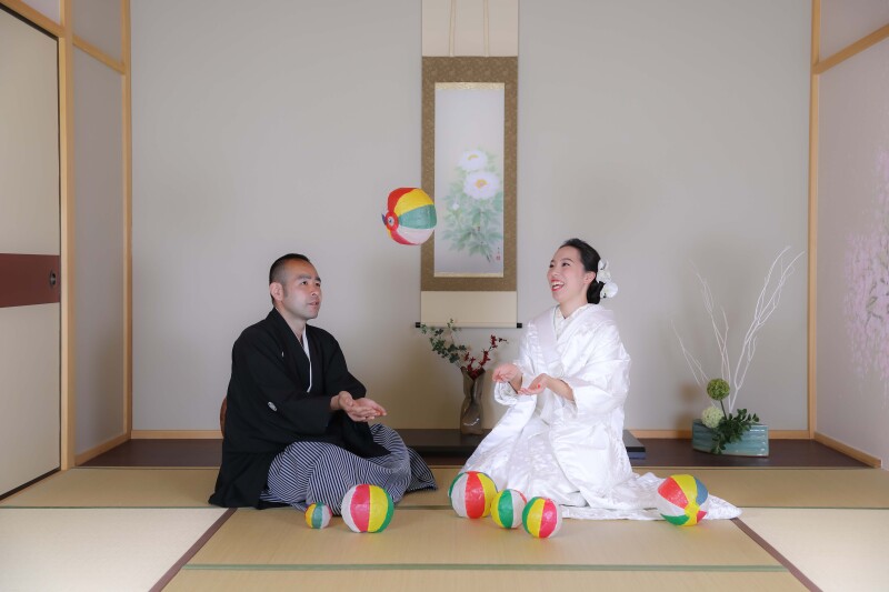 お座敷で紙風船