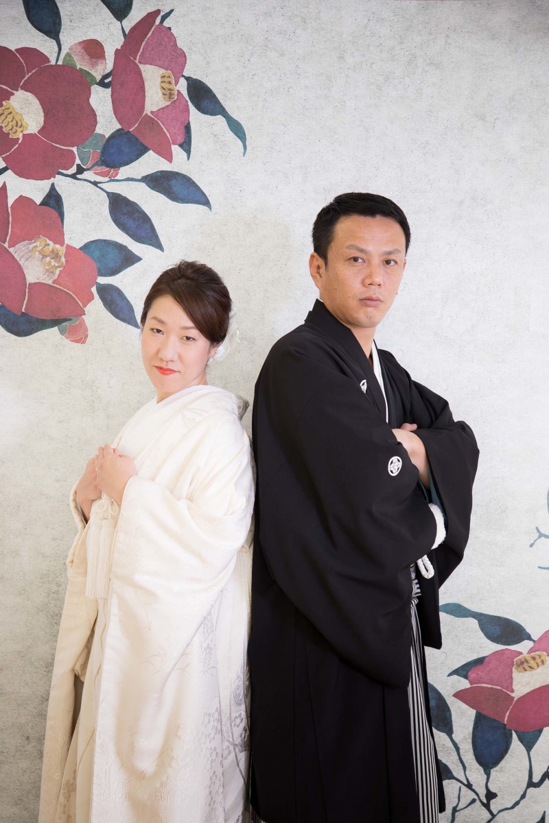 椿の背景で素敵に・・