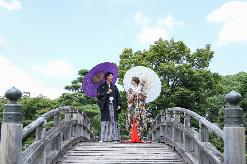 大きな池を中心とした回遊式池泉庭園