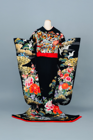 牡丹に梅松　引き振袖　007