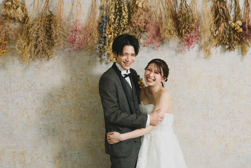 ドライフラワーに囲まれて、自然体な笑顔を。