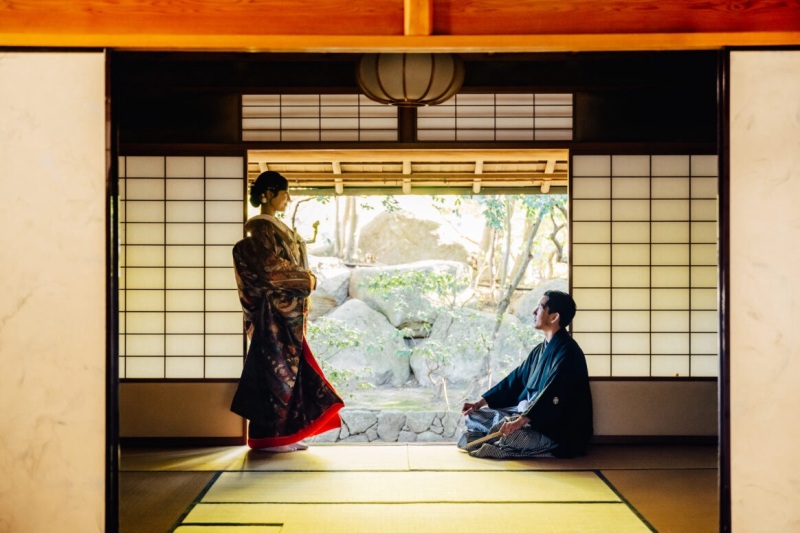 和室から庭園を臨む優美な佇まい