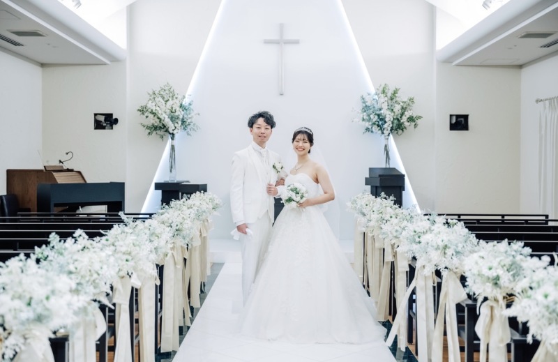 光あふれるチャペル。誓いの場所で残す、永遠の輝き