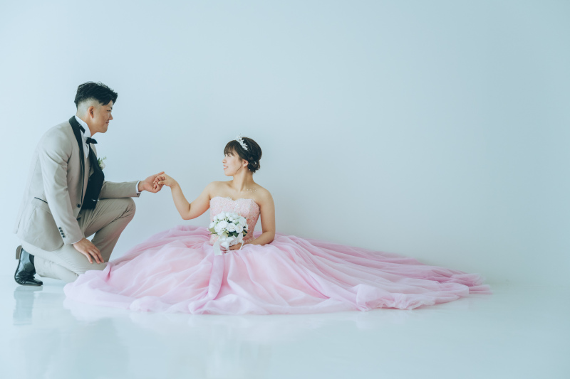 まるでプリンセス！ドレスが広がるお座りショット