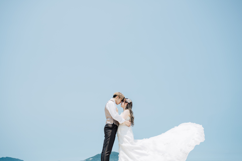 海風に吹かれて、ロマンチックな誓い