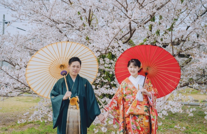 番傘と手繋ぎで魅せる和の美