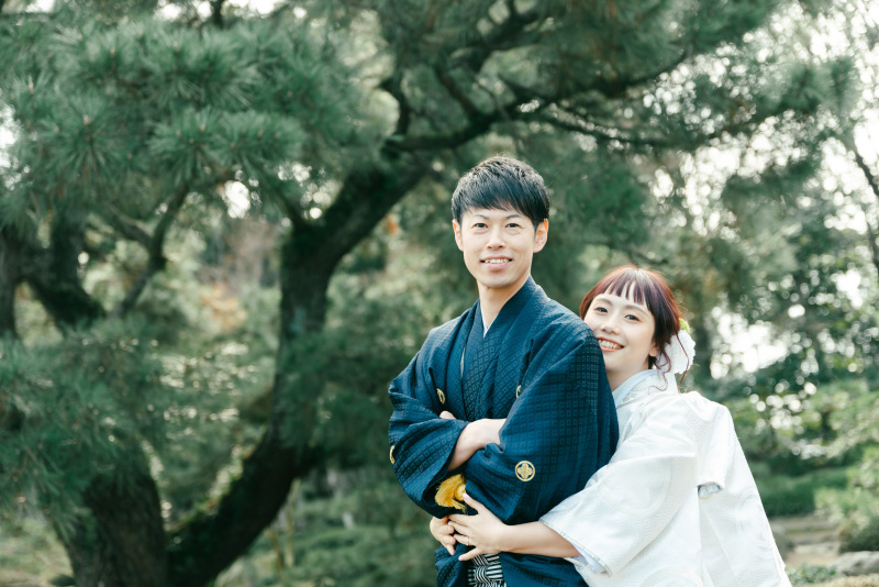 後ろからギュー