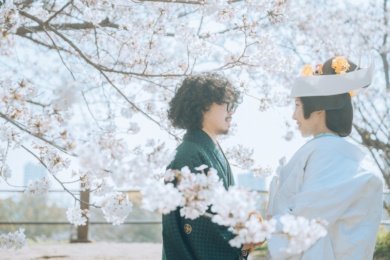 舞鶴公園の桜に包まれて、二人の幸せを刻む