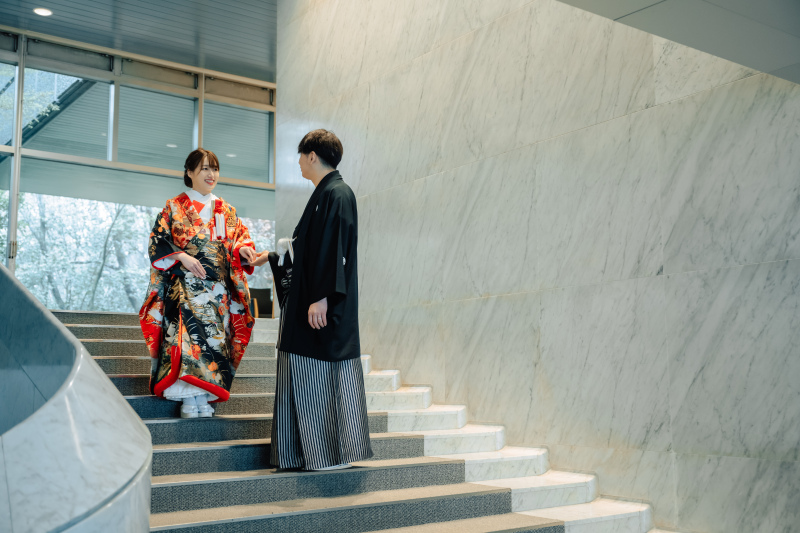 階段で、映画のワンシーンのように