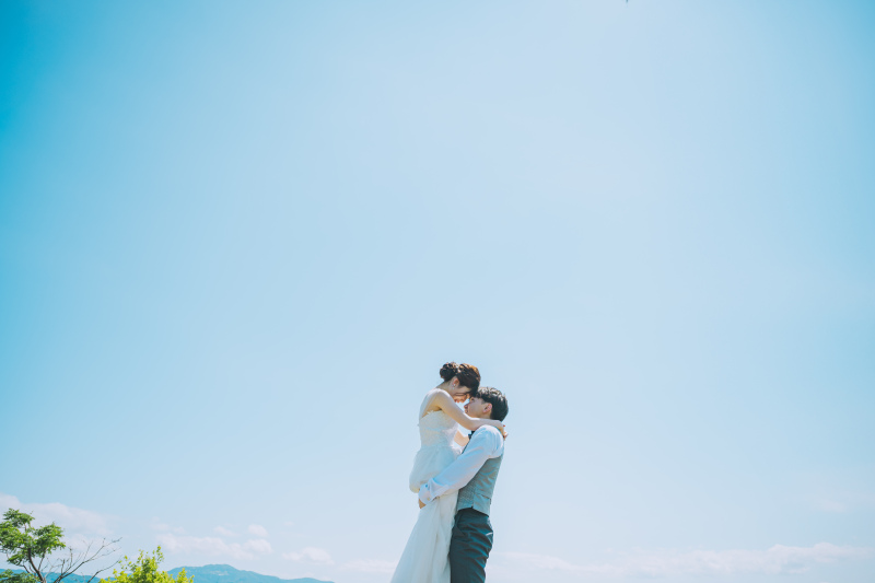 果てしなく広がる青空に、愛を誓って