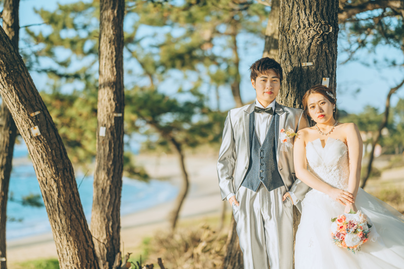 松林に囲まれた、映画のワンシーンのような一枚