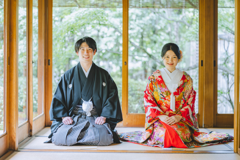 和の空間で。仲良く正座ショット