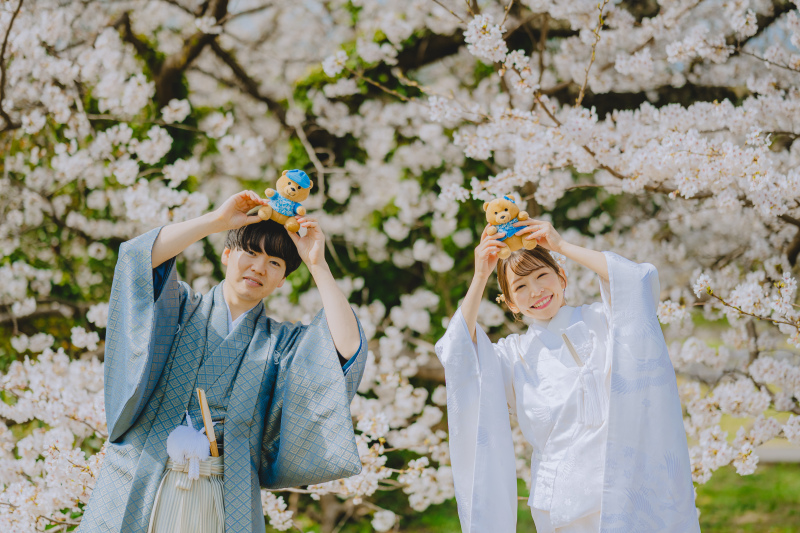 お揃いのベアと笑顔のショット