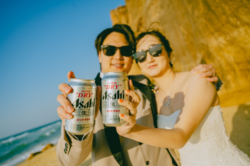 奈多海岸でサングラス＆ビール乾杯