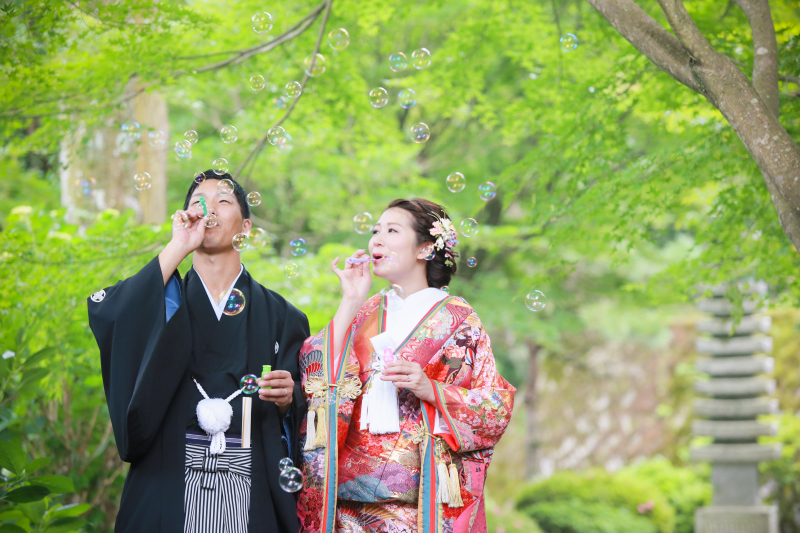 和装でシャボン玉