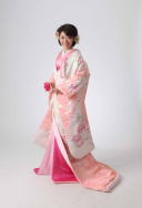 ピンク地　紗綾虹彩花車文様