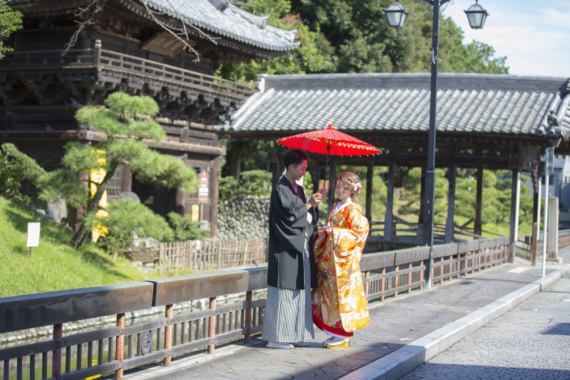 鑁阿寺のお堀の周りをお散歩中