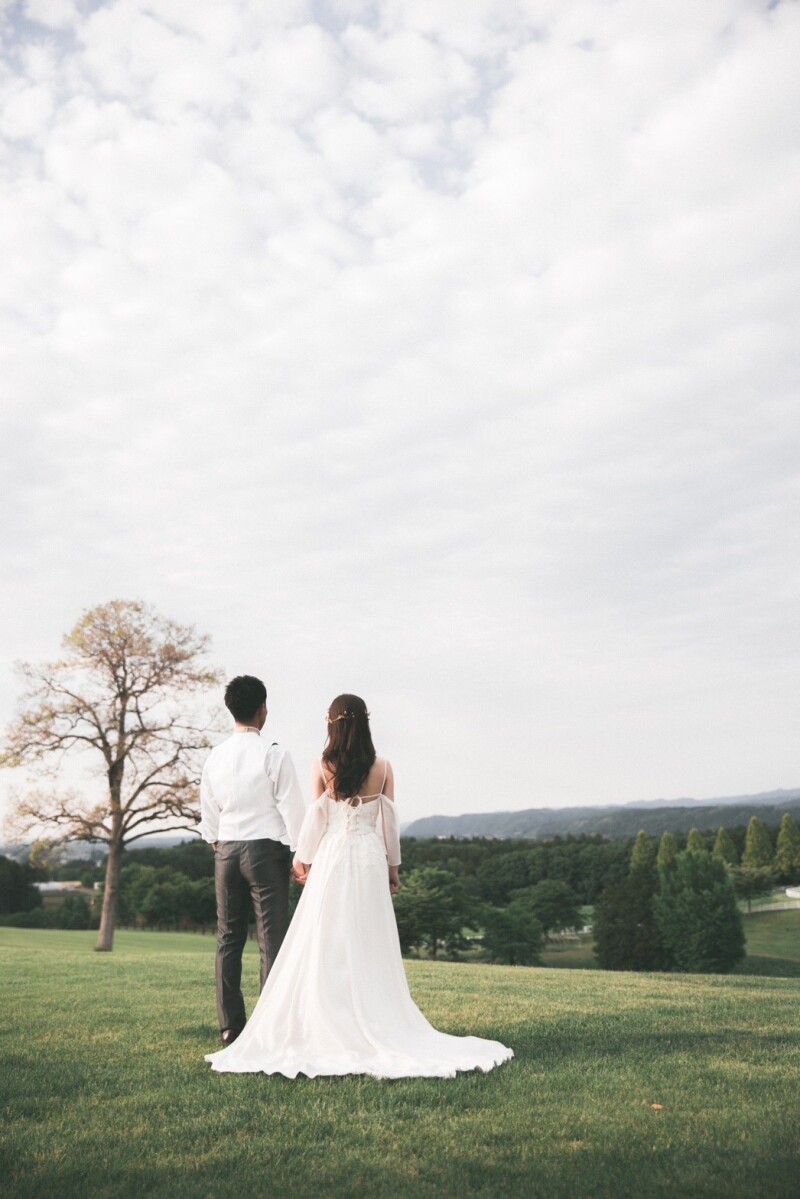 振り返れば、広がるのは青い空と一面のグリーン。