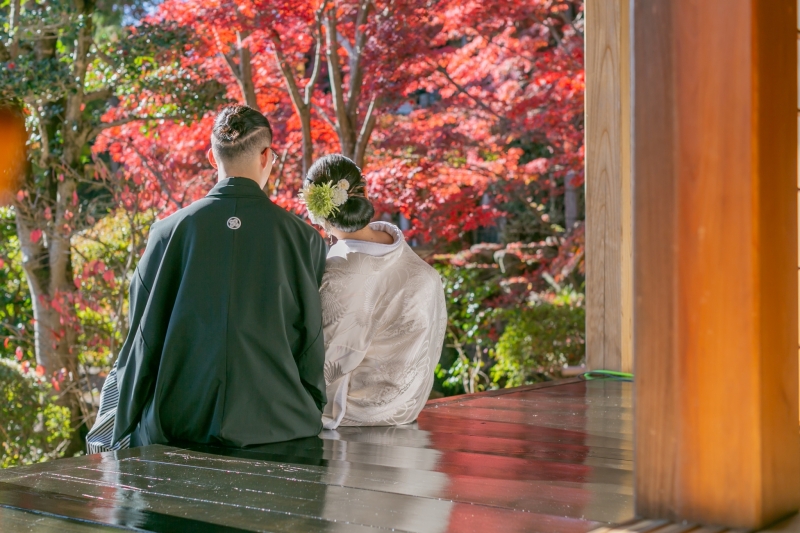 寄り添う背中に、誓う未来。
