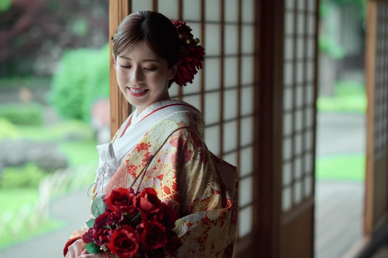 色打掛が花嫁様の美しさをさらに引き立てて