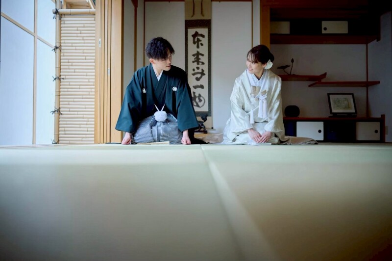お互いを見つめ合う笑顔がなんとも温かい1枚に