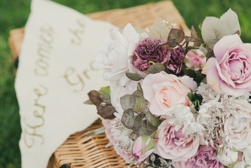 ピクニックみたいに、肩の力を抜いたブーケフォト