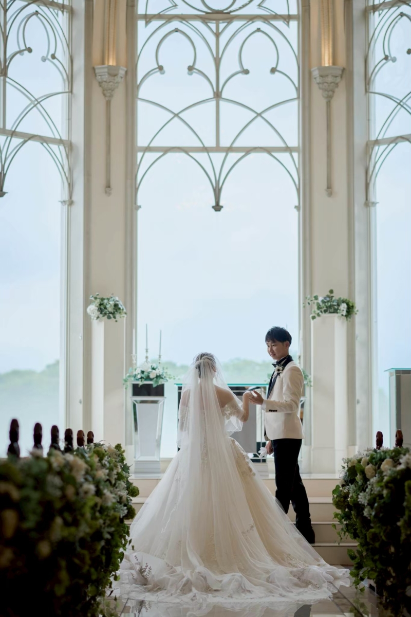 ドレスサロン併設でロングトレーンのドレスも沢山❤