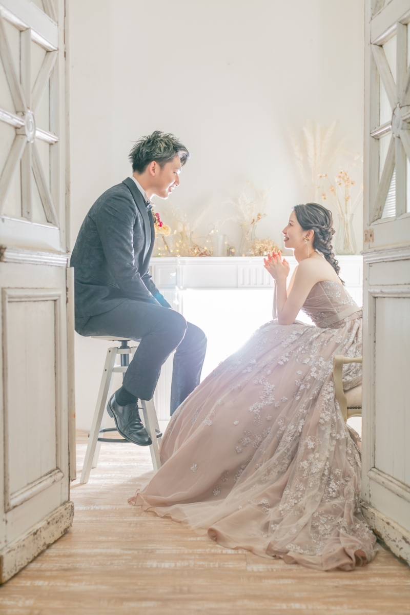 幸せの白のアンティークの扉