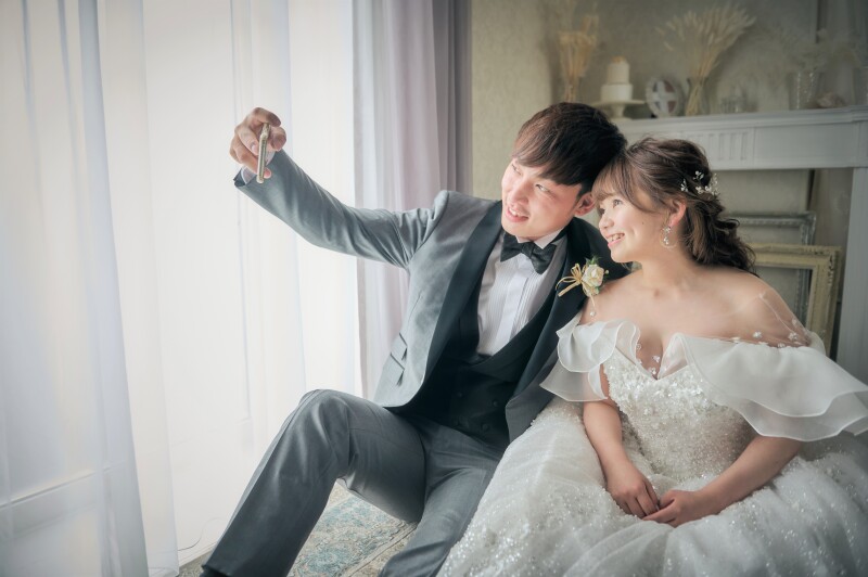 柔らかな光に包まれる窓辺