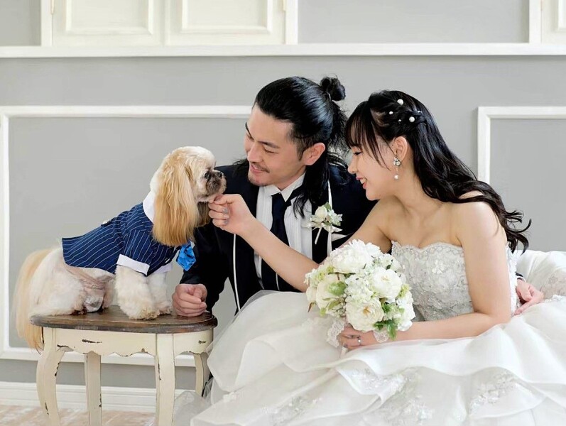 【ペットフォト♡】家族の一員ペットも一緒に! 洋装スタジオ撮影スタンダードプラン(ドレス1点・お肌レタッチ付データ100カット)