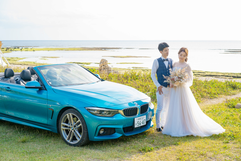 オープンカーとともに